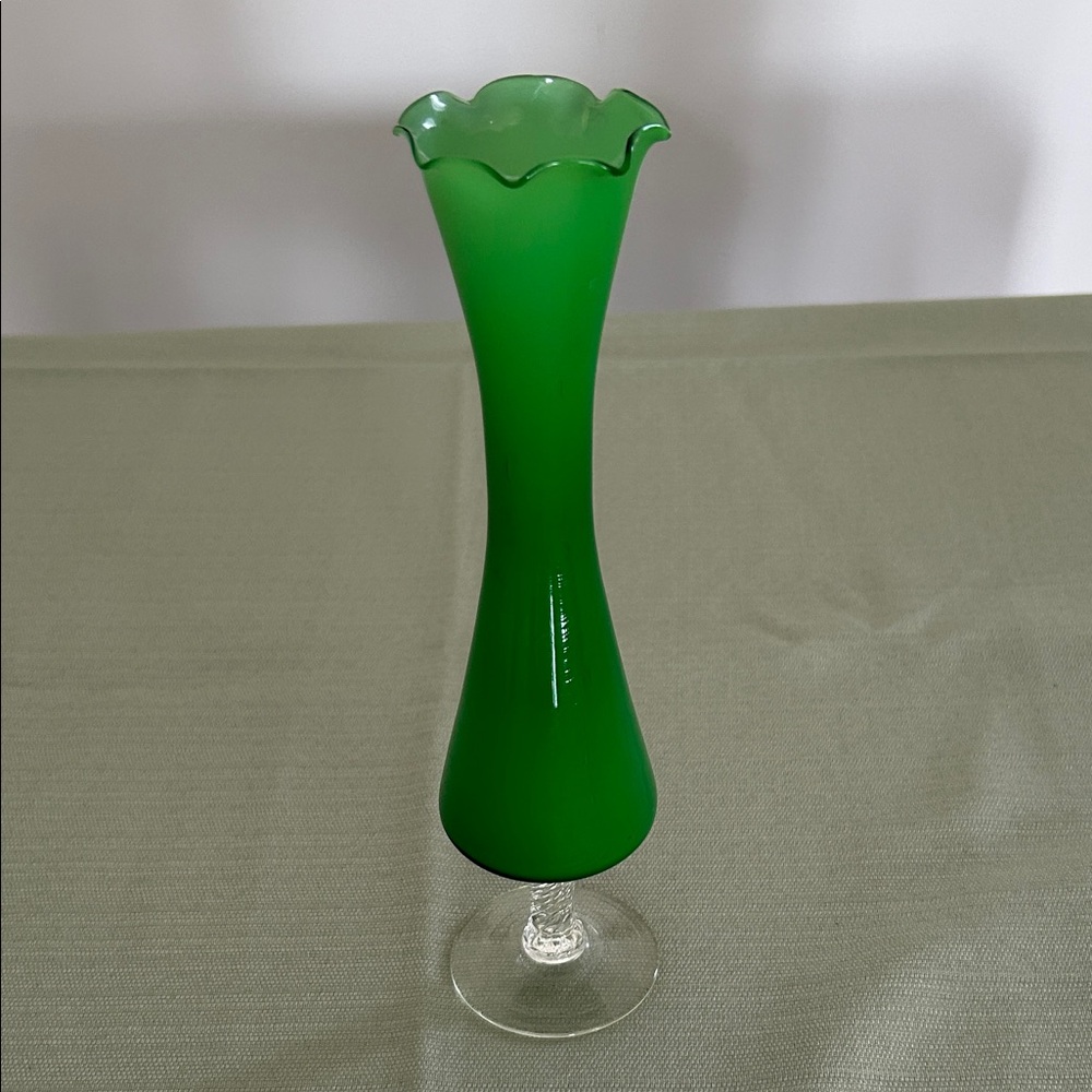 Vintage Green Glass Fluted Vase with swirl base 1960-70. H 10 in Dia 2.5 in - Picture 2 of 6